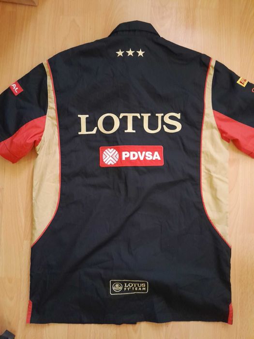 Риза Lotus F1 Team pit stop crew