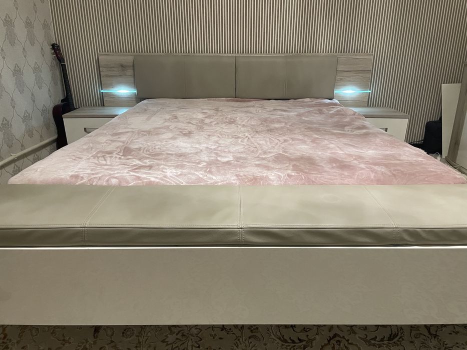 Продам спальный гарнитур