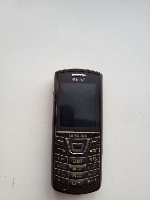 Телефон Samsung (2 sim).