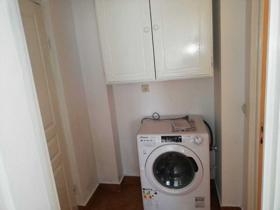 Inchiriez apartament cu 2 camere situat in zona centrala a orasului