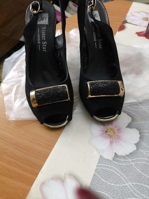 Продам босоножки