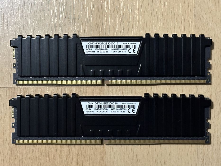 Memorie RAM DDR4 - Corsair Vengeance 16 GB (2x8) - 3200Mhz