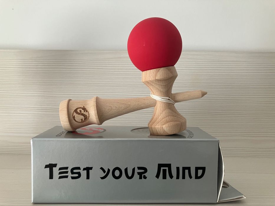Kendama sticky și cauciucată