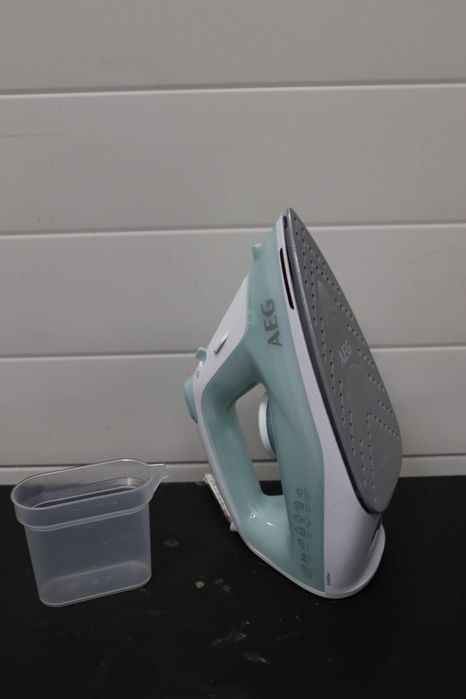 Парна ютия AEG DB 1740LG с индикатор за остатъчна топли 2400W