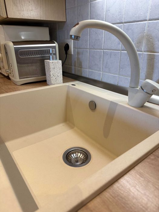 Кухня от масив с уреди Bosch и Gorenje – 3.30 м