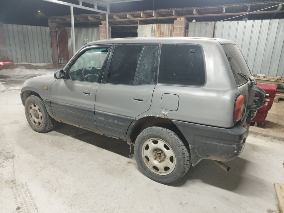 Продам Rav 4 машина состояние среднее!