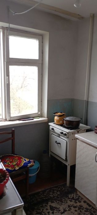 Срочно продам квартиру.1ком Чирчик 8мик.р Оксарой