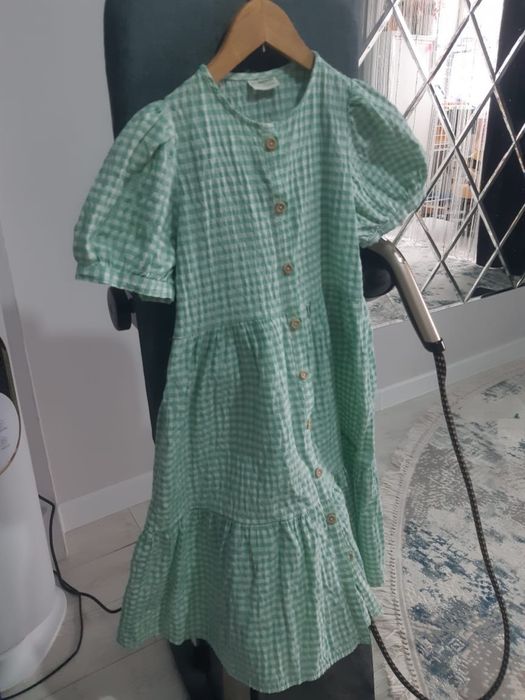 Көйлек, шалбар сатылады.