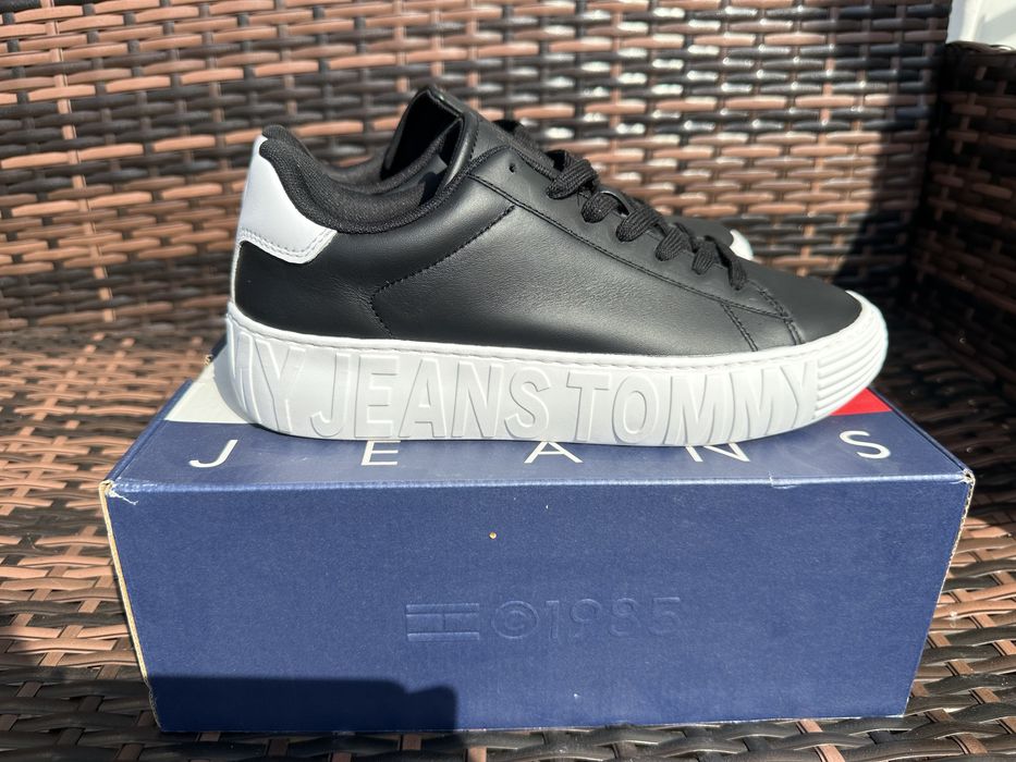 Tommy Hilfiger Номер 40