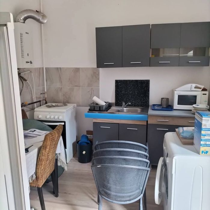 Ap curte comuna 6 familii.