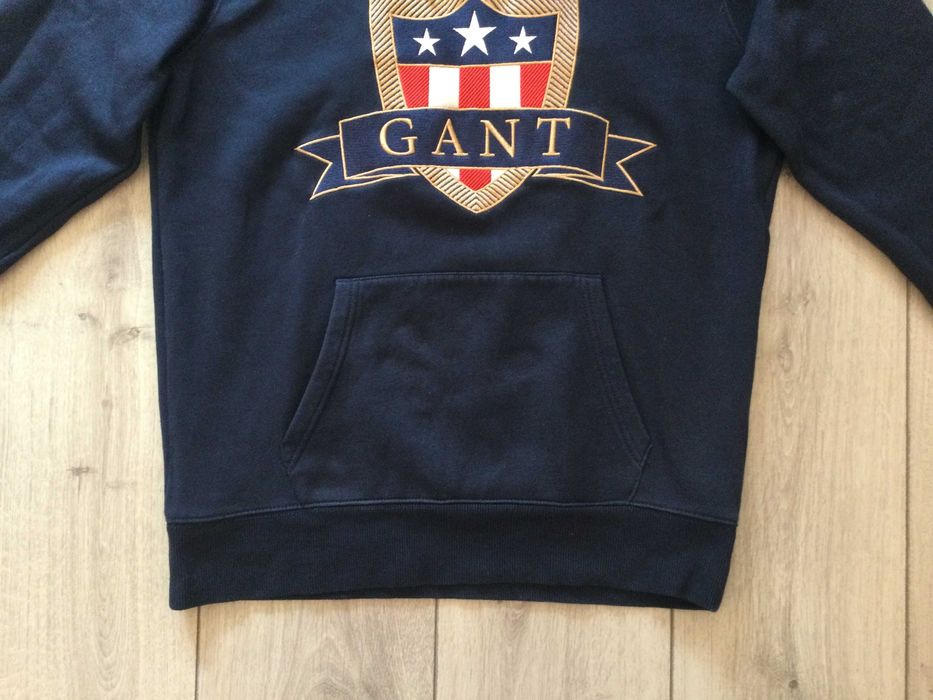 НОВ оригинален тъмно син памучен бродиран суичър GANT размер M от САЩ