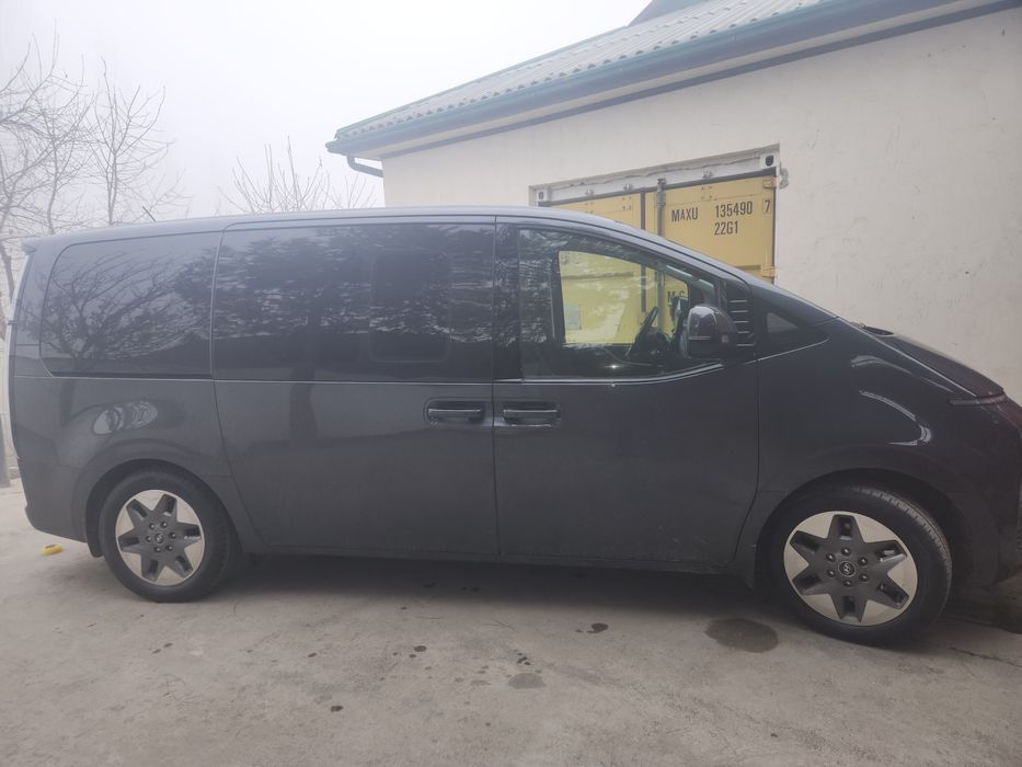 Hyundai staria 2023