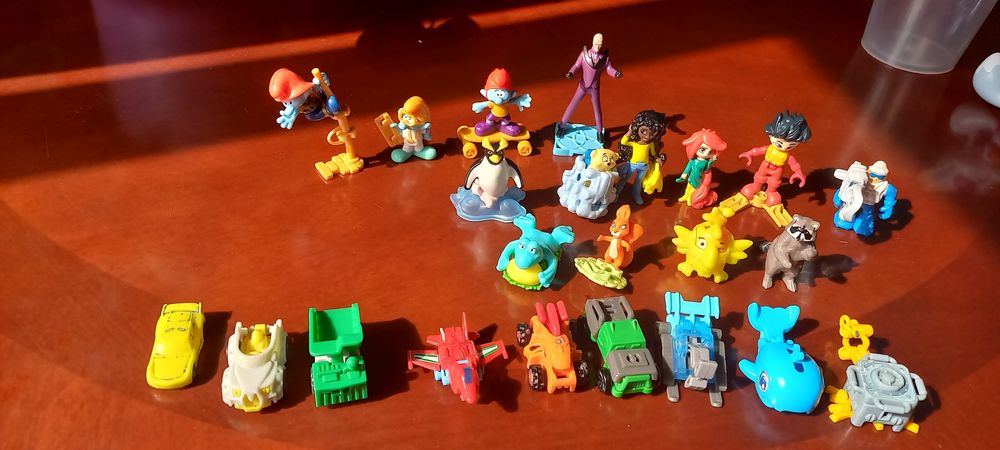 Продам игрушки киндера