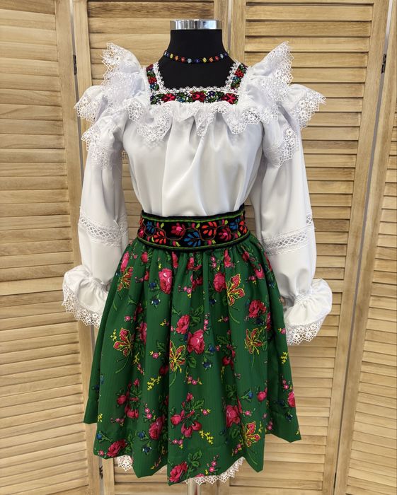 Costum popular pentru femei de Maramures set complet