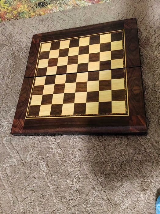 Лусозна Шах и табла от дърво.НОВА.цена120лв.