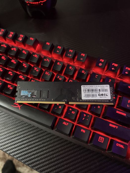 Оперативная память 8гб, 2400 DDR4