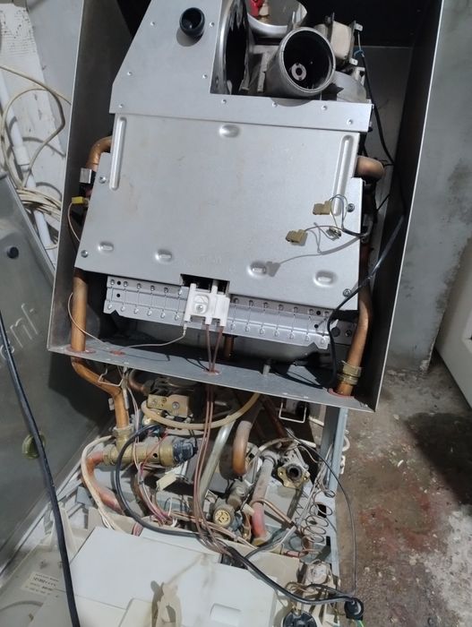 Cetrala vaillant cu pompa defecta  pentru piese 500 lei