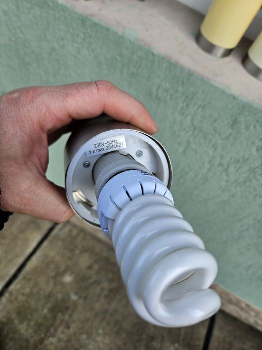 Lustra perete oblică