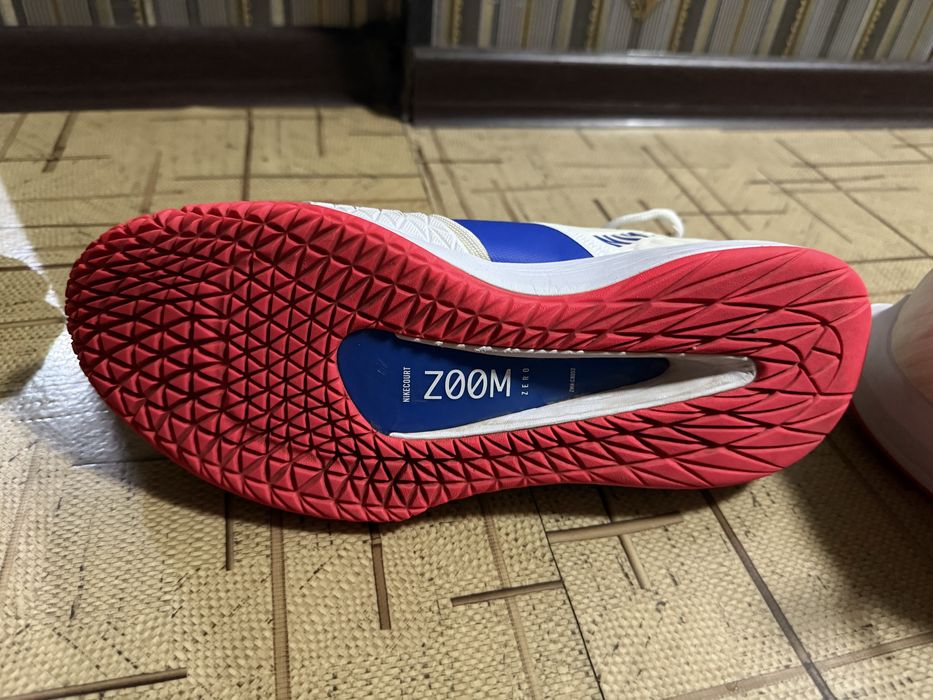 Продам теннисные кроссовки Nike | Размер 43