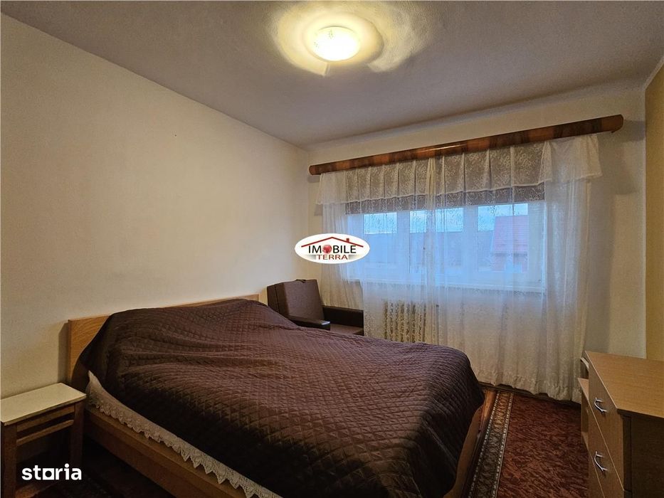 Apartament 3 camere decomandat cu pivnita de vanzare in Vasile Aaron