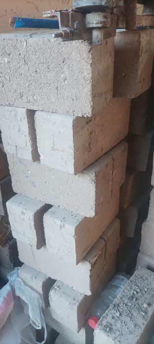 Кирпич из глины пресонанный