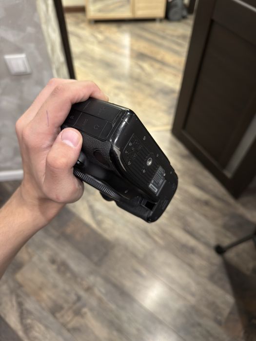 Продам Canon EOS 5D Mark IV + Godox V850 || + 3 АКБ