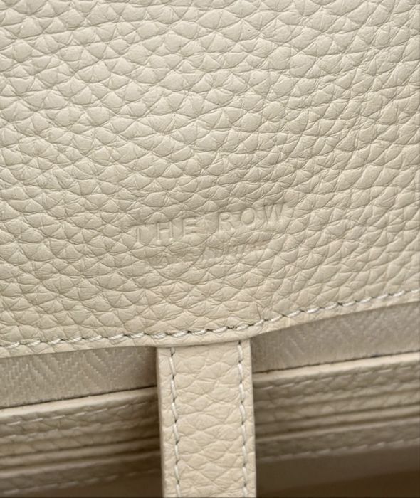 The row 12 чанта