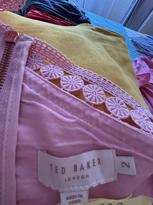 Невероятна рокля Ted Baker