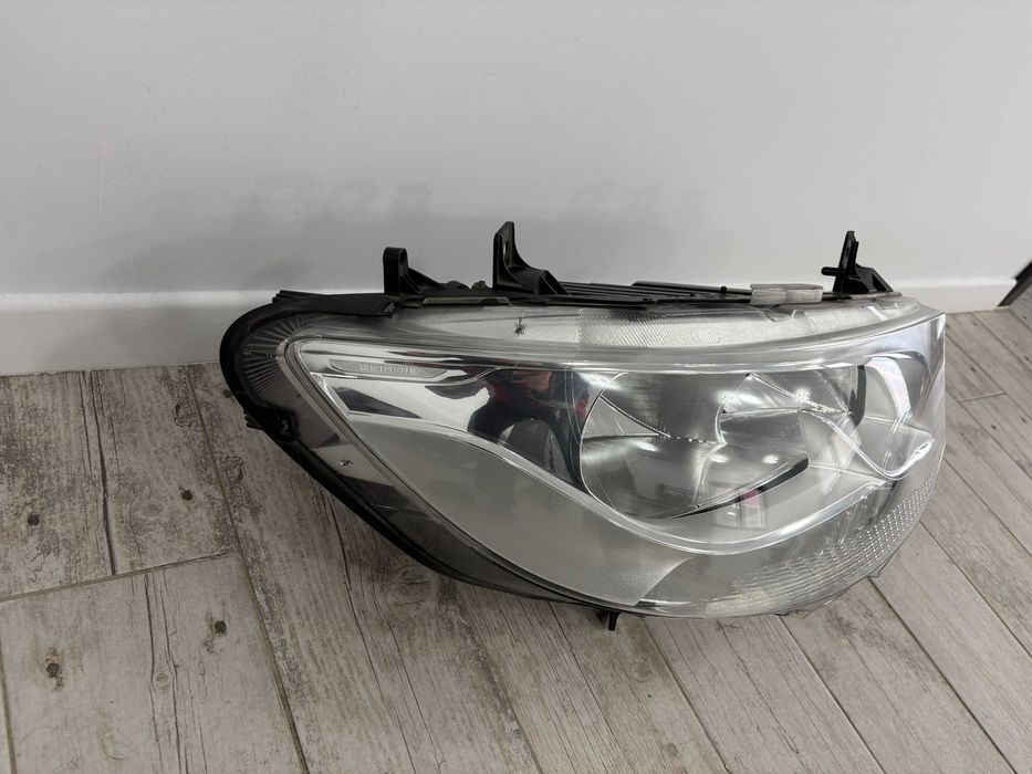 Far dreapta Mercedes Sprinter dupa 2018 cod A9109060100 ORIGINAL