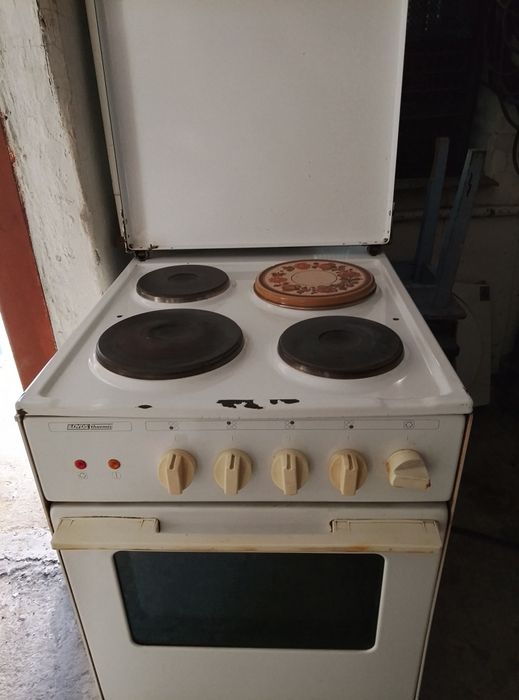 Продам срочно электро плиту
