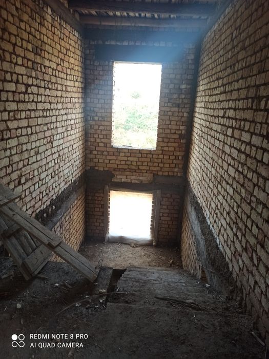 Uy karobka sotiladi srochno Parkent tumani Shampanda Soqoqdan 3,5 k