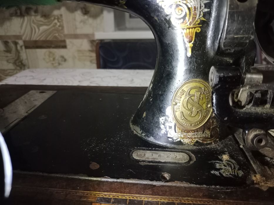 Продам швейную машинку