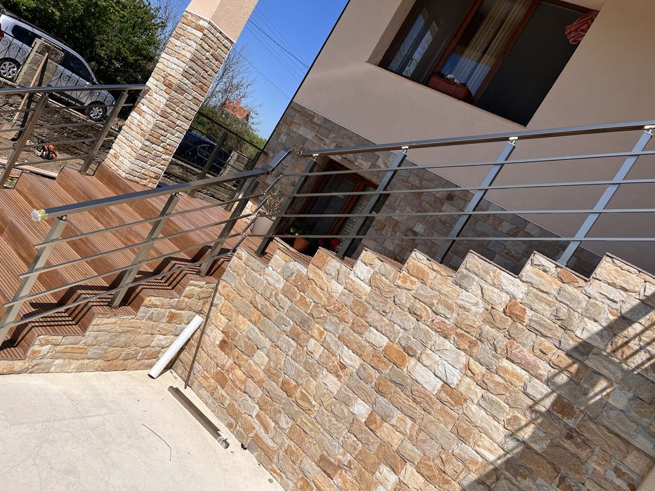 Алуминиеви и стъклени парапети