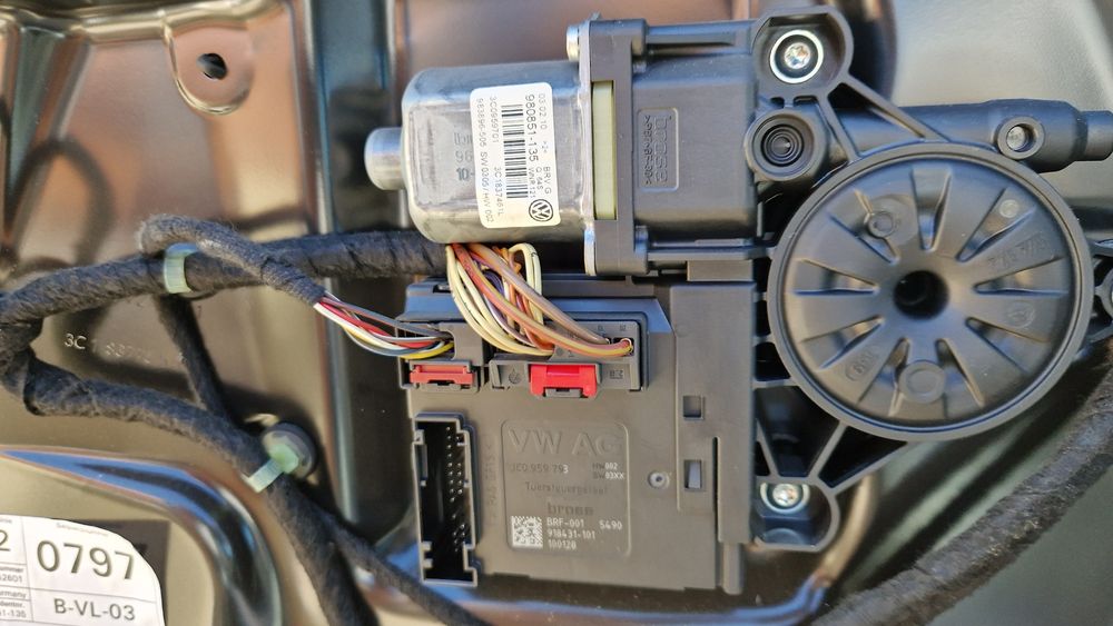 Modul confort stanga fata 3C0959793 Vw Passat B6 2010