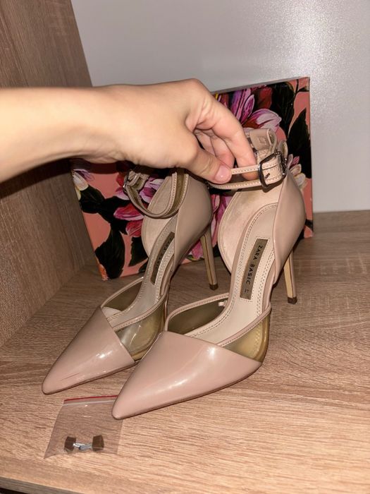 Pantofi cu toc inalt nude