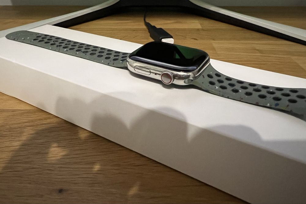 Apple Watch 8 45mm Cellular Silver Stainless Steel