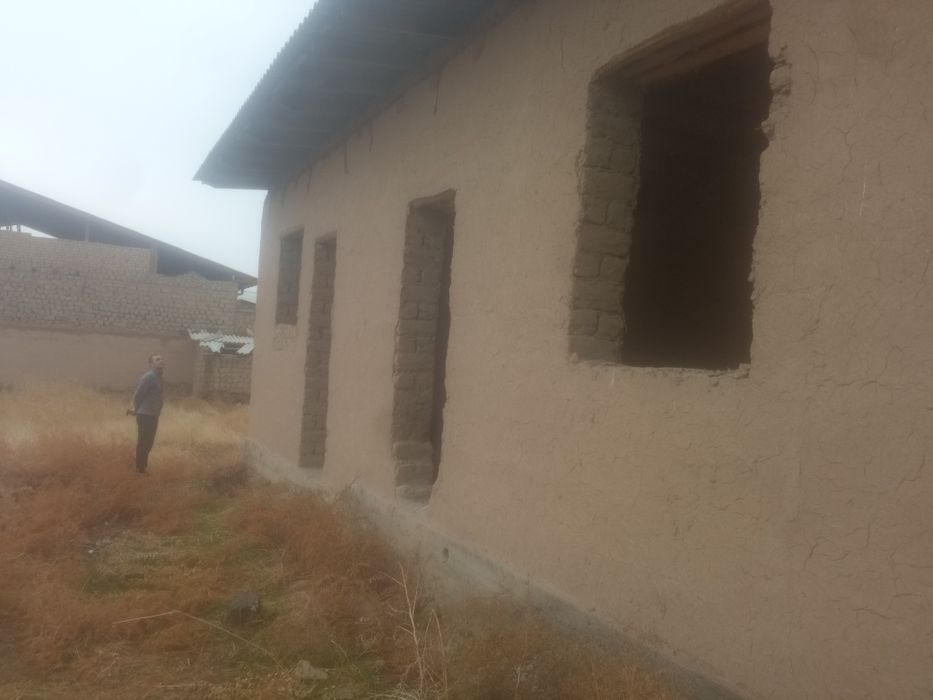 Курилиши тугалланмаган участка сотилади