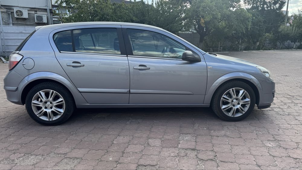 Opel Astra H 1,6 benzina Automat