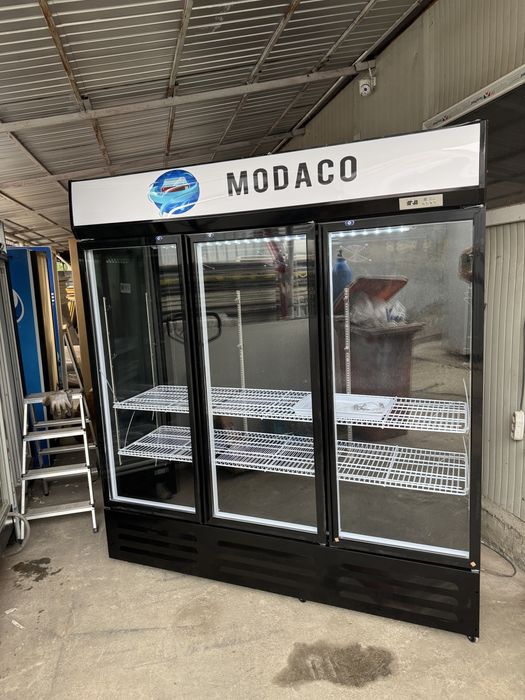 Vitrina frigorifica verticala cu 3 usi