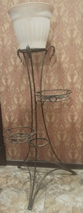 Подставка под цветы