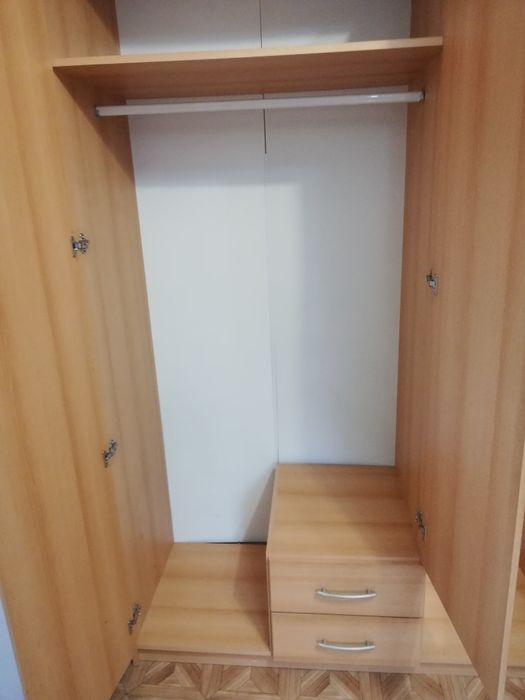 Продам шкаф просторный