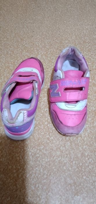 Кроссовки на 5-6лет