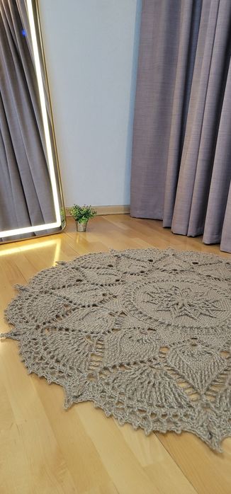 Вязаный ковер из джута