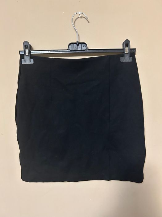 Черна пола с цепка Stradivarius