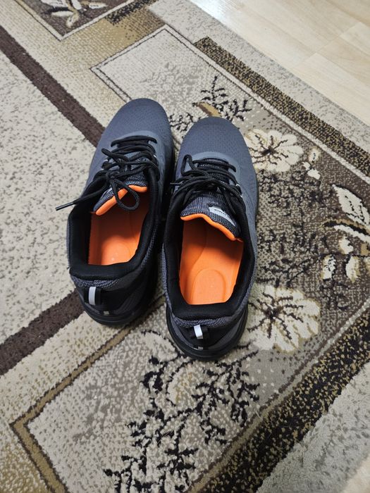 Чисто нови маратонки  46 номер