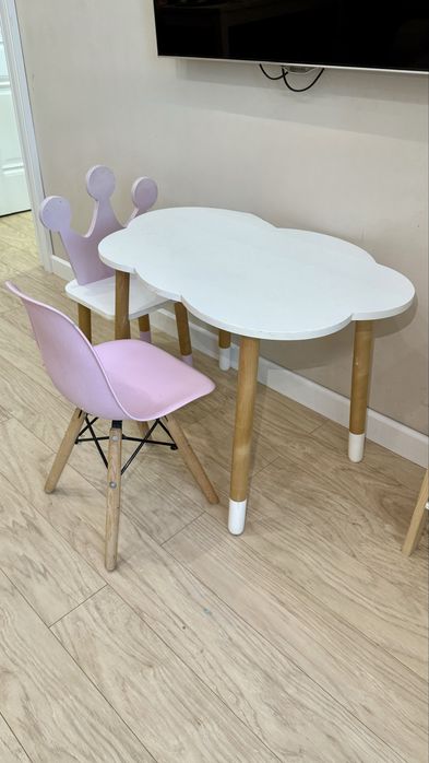 Детский стол и стулья