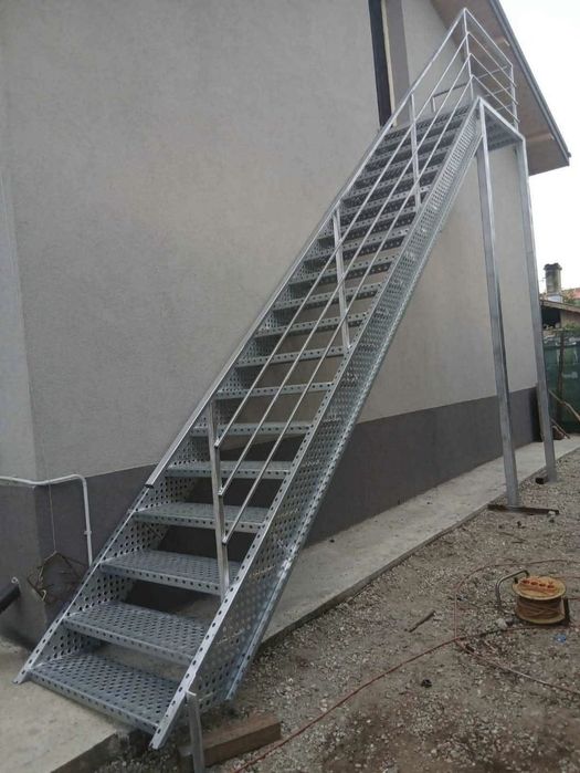 Scări metalice zincata