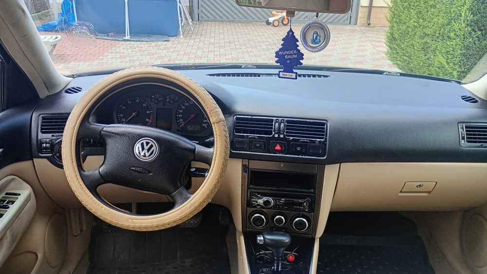 Vand vw bora 1,6 benzina