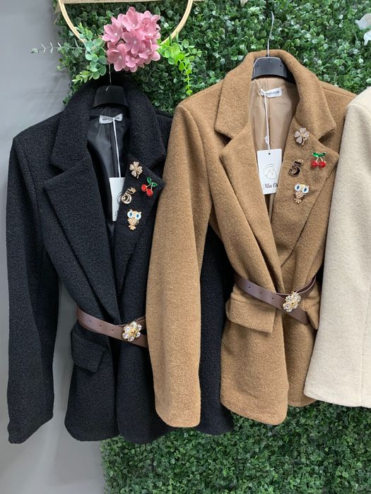 Прекрасни зимни сака/палта с брошки и колан бижу