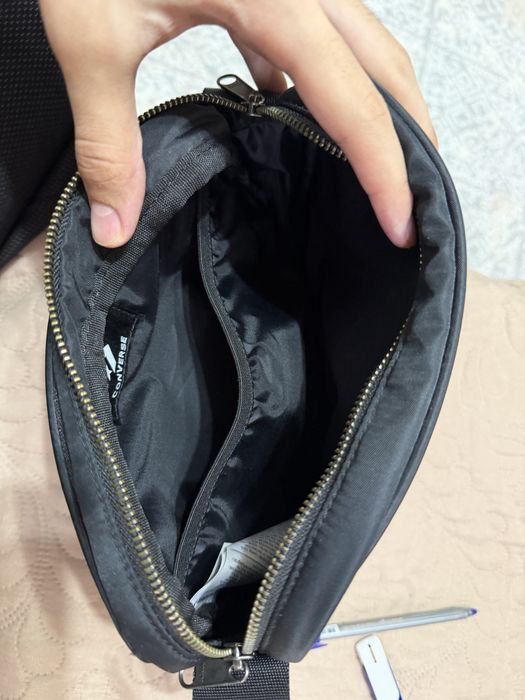 Продаётся оригинальная барсетка Converse